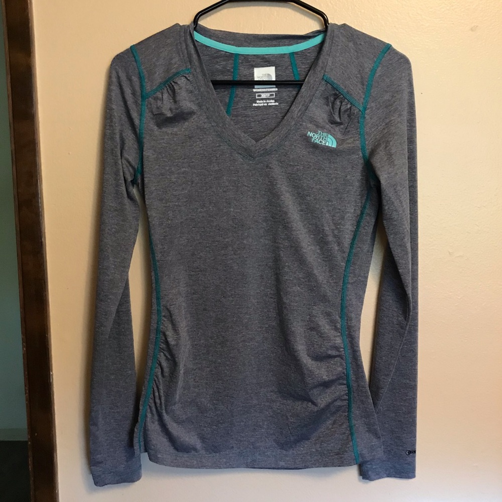 Women’s North Face top